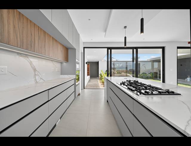 5 BEDROOM HOUSE FOR SALE IN ZULULAMI LUXURY COASTAL ESTATE